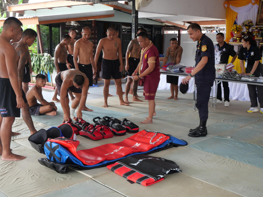 RHLS HOLDING - Support Muay Thai Equipment to Sor Wangchan Look Phrayom Muay Thai Gym