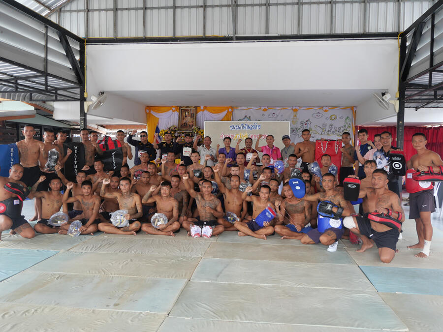 RHLS HOLDING - Support Muay Thai Equipment to Sor Wangchan Look Phrayom Muay Thai Gym